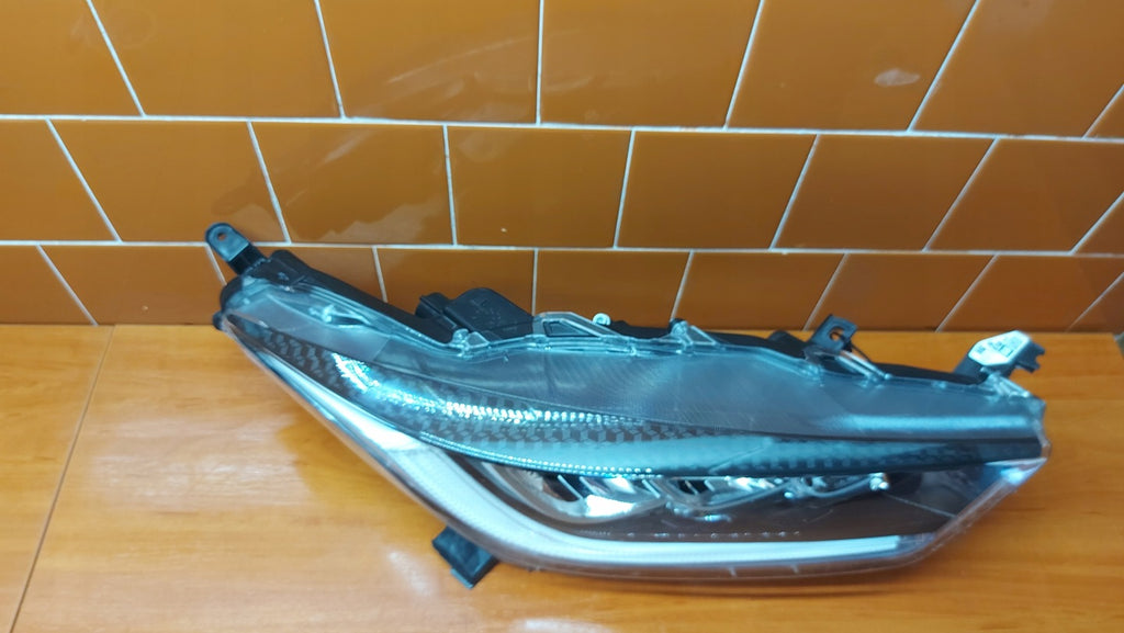 Frontscheinwerfer Toyota Yaris LED Ein Stück (Rechts oder Links) Headlight