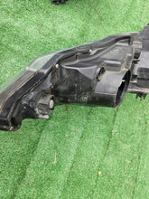 Laden Sie das Bild in den Galerie-Viewer, Frontscheinwerfer Honda Insight 100-22875 Ein Satz Scheinwerfer Headlight