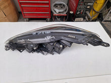 Laden Sie das Bild in den Galerie-Viewer, Frontscheinwerfer Toyota Yaris 2017-56464-51653 0D199 LED Rechts Headlight SCH7287161055fw
