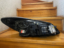 Laden Sie das Bild in den Galerie-Viewer, Frontscheinwerfer Volvo C30 31214803 LE08A6184 Xenon Links Headlight