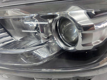 Laden Sie das Bild in den Galerie-Viewer, Frontscheinwerfer Ford Ranger 13W02930A SP13W02930A Rechts oder Links SCH9981297374mn