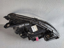 Laden Sie das Bild in den Galerie-Viewer, Frontscheinwerfer VW I A2468207161 Xenon Links Scheinwerfer Headlight SCH8735234356ar