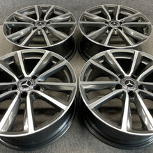 Laden Sie das Bild in den Galerie-Viewer, 4x Alufelge 18 Zoll 7.5" 5x112 52ET Glanz Schwarz A2464010800 Mercedes-Benz FEL4798159264bi