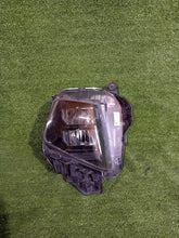 Laden Sie das Bild in den Galerie-Viewer, Frontscheinwerfer Hyundai Tucson CSC28336 Links Scheinwerfer Headlight SCH2563662214ei