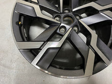 Laden Sie das Bild in den Galerie-Viewer, 1x Alufelge 19 Zoll 8.0&quot; 5x112 45ET 57A601025AE 57A601025AF Skoda Karoq