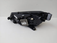 Laden Sie das Bild in den Galerie-Viewer, Frontscheinwerfer Skoda Superb III 3V2941016D Ein Stück (Rechts oder Links)