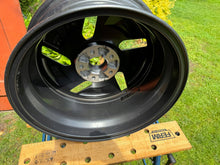 Load image into Gallery viewer, 1x Alufelge 17 Zoll 7.0&quot; 5x114.3 50ET Glanz Graphit 52910-DD100 Hyundai Kona Mg