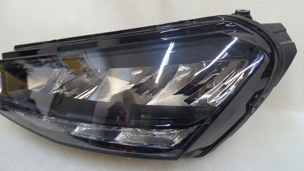 Frontscheinwerfer Skoda Fabia IV 6VB941015 LED Ein Stück (Rechts oder Links) SCH4318953102qy