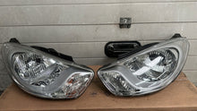 Laden Sie das Bild in den Galerie-Viewer, Frontscheinwerfer Hyundai I10 Ein Satz Scheinwerfer Headlight SCH4549854495gm