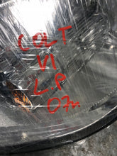 Load image into Gallery viewer, Frontscheinwerfer Mitsubishi Colt VI 8301A283 Links Scheinwerfer Headlight