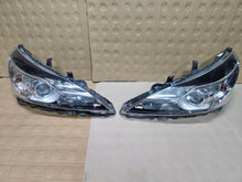 Laden Sie das Bild in den Galerie-Viewer, Frontscheinwerfer Toyota Verso Ein Stück (Rechts oder Links) Headlight SCH7315115148ly