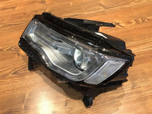 Laden Sie das Bild in den Galerie-Viewer, Frontscheinwerfer Jeep Grand Cherokee Wk2 68144709AD Links Headlight SCH1556825259cb