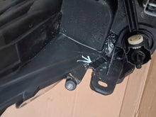 Laden Sie das Bild in den Galerie-Viewer, Frontscheinwerfer Toyota Corolla 81110-02S60 Links Scheinwerfer Headlight SCH8274399088nt
