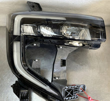 Laden Sie das Bild in den Galerie-Viewer, Frontscheinwerfer Renault Master I 260107323R Rechts Scheinwerfer Headlight SCH4531222347ds