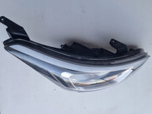 Laden Sie das Bild in den Galerie-Viewer, Frontscheinwerfer Hyundai I20 II 92102-C8 Rechts Scheinwerfer Headlight