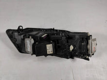 Laden Sie das Bild in den Galerie-Viewer, Frontscheinwerfer VW Touareg 7P1941043A Xenon Links Scheinwerfer Headlight