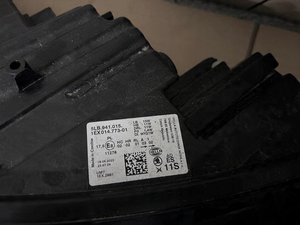 Frontscheinwerfer Skoda Enyaq 5LB941015 LED Links Scheinwerfer Headlight