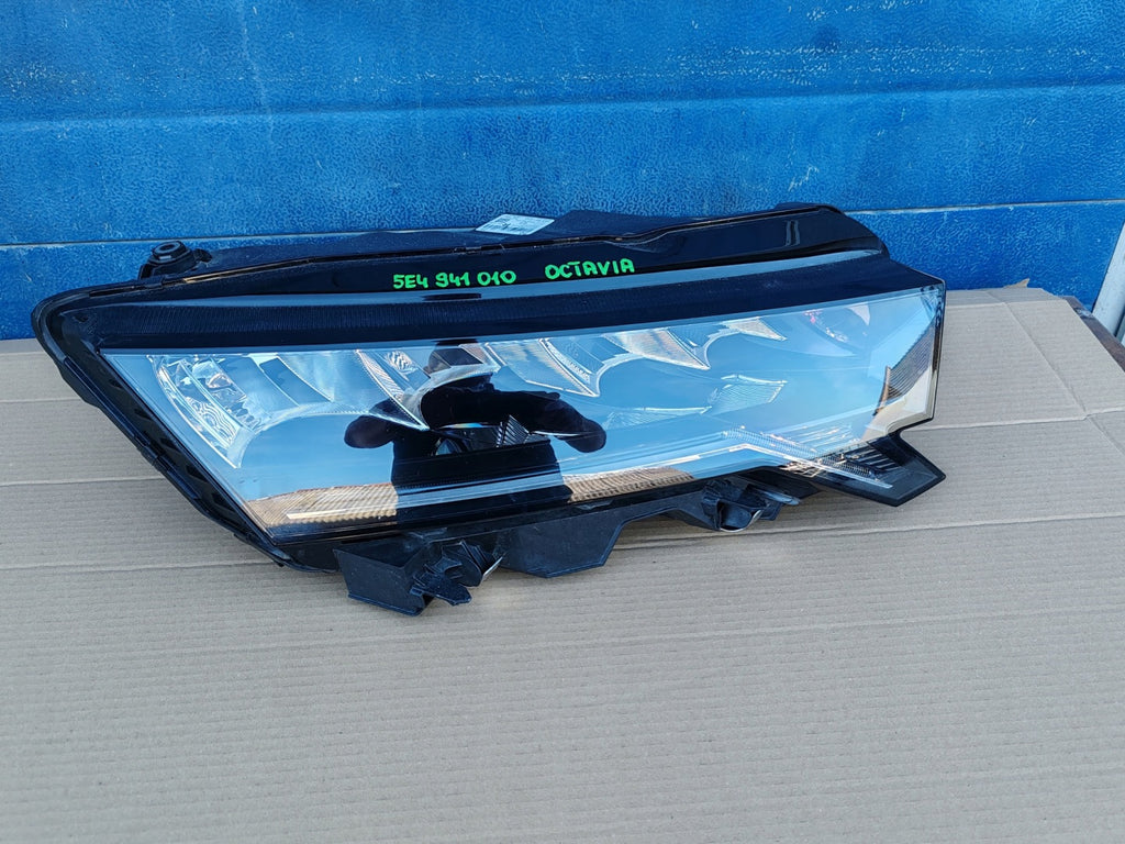 Frontscheinwerfer Skoda Octavia IV 5E4941010 Rechts Scheinwerfer Headlight SCH8787144332ap