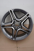 Laden Sie das Bild in den Galerie-Viewer, 1x Alufelge 18 Zoll 8.0" 5x112 43ET Glanz Schwarz A2134016300 Mercedes-Benz Amg FEL7330318317uj