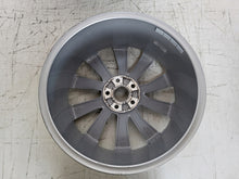 Laden Sie das Bild in den Galerie-Viewer, 1x Alufelge 19 Zoll 8.0&quot; 5x112 45ET Glanz Silber 5LA601025 Skoda Rim Wheel