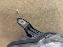 Load image into Gallery viewer, Frontscheinwerfer Toyota Yaris Rechts Scheinwerfer Headlight