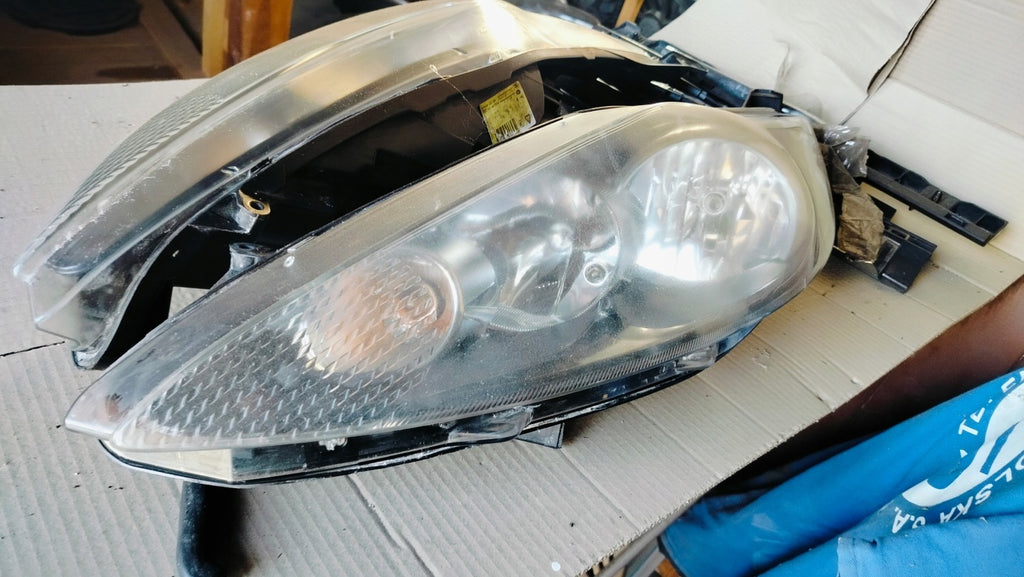 Frontscheinwerfer Ford Fiesta I 8A61-13W029-AH 8A61-13W030-AH Ein Satz Headlight SCH5013707175xr