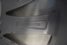 Laden Sie das Bild in den Galerie-Viewer, 1x Alufelge 18 Zoll 7.5&quot; 5x112 48ET Glanz Silber 5E3601025 Skoda Octavia 5e3 Iv