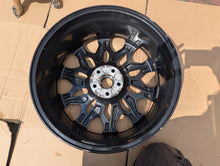 Laden Sie das Bild in den Galerie-Viewer, 1x Alufelge 20 Zoll 7.5" 5x114.3 45ET Glanz Schwarz KR9P-V3-810 Mazda Cx60 Cx-60 FEL6644115680sa