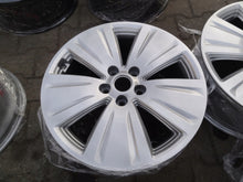 Load image into Gallery viewer, 4x Alufelge 18 Zoll 7.0" 5x114.3 45ET Glanz Silber 52910-3W710 Kia Sportage FEL4386509115cm