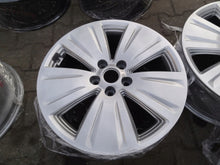 Laden Sie das Bild in den Galerie-Viewer, 4x Alufelge 18 Zoll 7.0" 5x114.3 45ET Glanz Silber 52910-3W710 Kia Sportage FEL4386509115cm