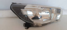 Laden Sie das Bild in den Galerie-Viewer, Frontscheinwerfer Toyota Hilux VIII Rechts Scheinwerfer Headlight SCH4263361045oi