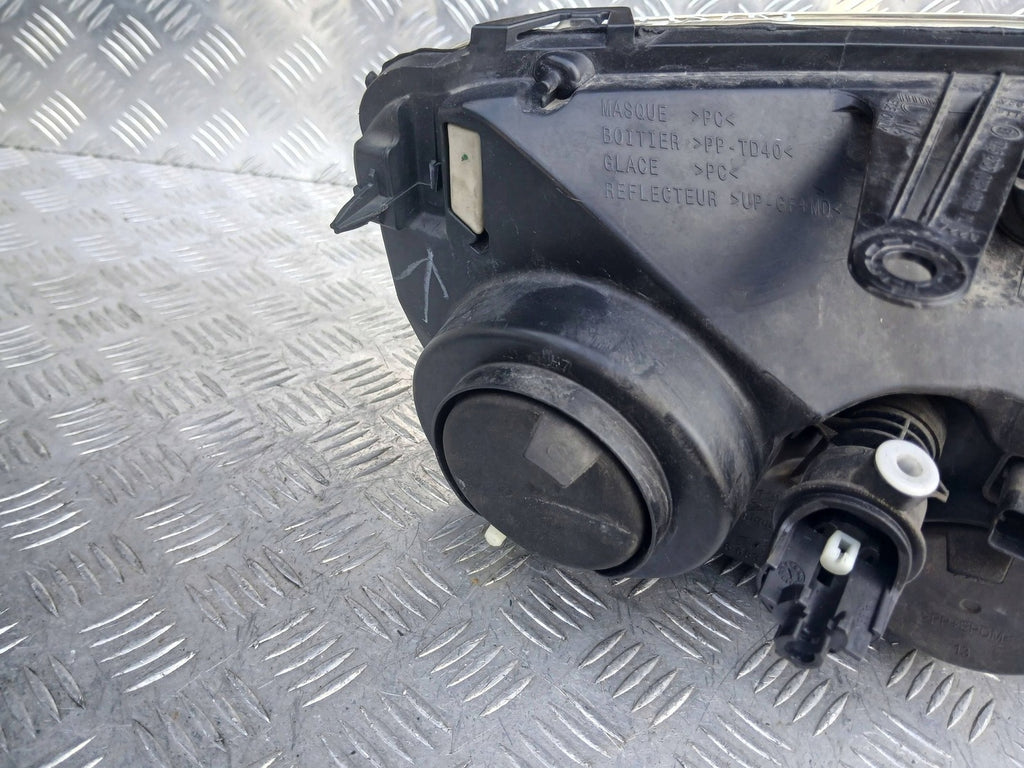 Frontscheinwerfer Dacia Duster 1305236683 Links Scheinwerfer Headlight