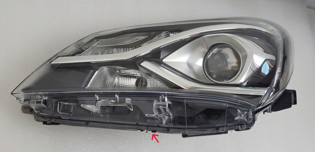 Frontscheinwerfer Toyota Yaris Links Scheinwerfer Headlight SCH3164666338hy
