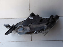 Laden Sie das Bild in den Galerie-Viewer, Frontscheinwerfer Toyota Hilux VIII Rechts Scheinwerfer Headlight SCH5663443895fb