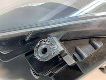 Laden Sie das Bild in den Galerie-Viewer, Frontscheinwerfer Toyota Yaris Rechts Scheinwerfer Headlight SCH2642749762lo