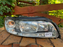 Load image into Gallery viewer, Frontscheinwerfer Volvo Xc70 899011019 Xenon Rechts Scheinwerfer Headlight SCH3565817070yf