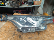 Laden Sie das Bild in den Galerie-Viewer, Frontscheinwerfer Toyota Chr 81110-F4031-00 LED Rechts Scheinwerfer Headlight