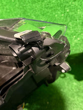 Laden Sie das Bild in den Galerie-Viewer, Frontscheinwerfer Toyota CSC24152 Ein Satz Scheinwerfer Headlight SCH6997403640th