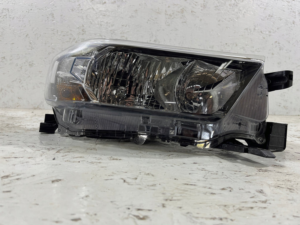 Frontscheinwerfer Toyota Hilux VIII 81110-0KK60 Rechts Scheinwerfer Headlight SCH9686848390lr