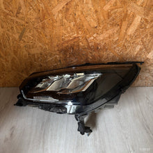 Laden Sie das Bild in den Galerie-Viewer, Frontscheinwerfer Peugeot 2008 II 9855524680 LED Ein Stück (Rechts oder Links)