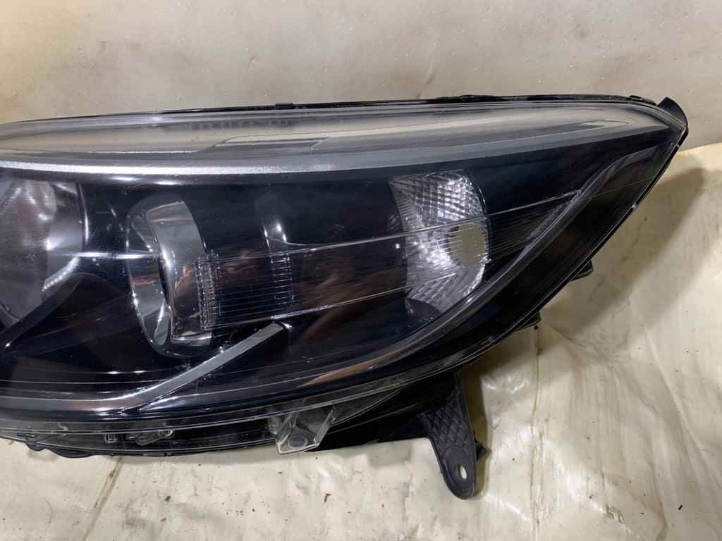 Frontscheinwerfer Renault Captur 260600698R 030128121100 Links Headlight SCH9729309231qa