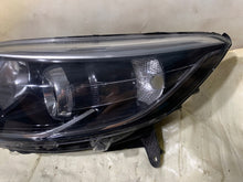 Laden Sie das Bild in den Galerie-Viewer, Frontscheinwerfer Renault Captur 260600698R 030128121100 Links Headlight SCH9729309231qa