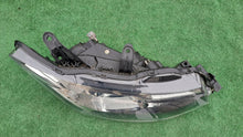 Laden Sie das Bild in den Galerie-Viewer, Frontscheinwerfer Mitsubishi Outlander III 8301C1-98 Rechts Headlight