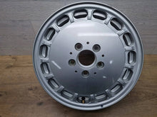 Laden Sie das Bild in den Galerie-Viewer, 1x Alufelge 15 Zoll 6.5&quot; 5x112 49ET 1244001802 Mercedes-Benz W124 Rim Wheel