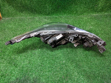Load image into Gallery viewer, Frontscheinwerfer Toyota Corolla 81170-0T31 Links Scheinwerfer Headlight SCH3065070463jk