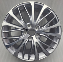 Load image into Gallery viewer, 1x Alufelge 18 Zoll 8.0" 5x114.3 50ET Glanz Silber 42611-06E50 Toyota Avensis FEL1982342352uf