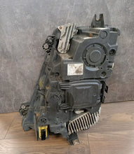 Laden Sie das Bild in den Galerie-Viewer, Frontscheinwerfer Volvo 84170200 Rechts Scheinwerfer Headlight SCH6738030204xd