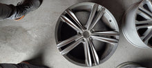 Load image into Gallery viewer, 1x Alufelge 19 Zoll 8.5" 5x112 38ET Glanz Schwarz 5NN601025R VW Tiguan Rim Wheel FEL2350257075up