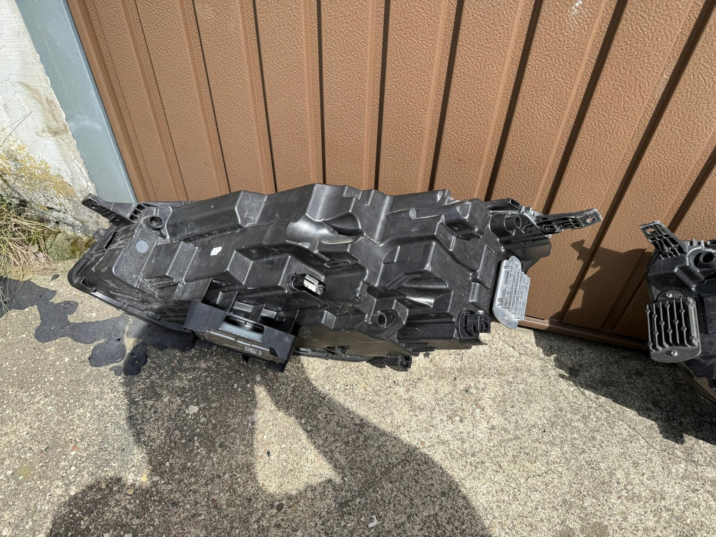 Frontscheinwerfer Ford Kuga LV4B-13E017-AH LV4B-13E016-AS LED Ein Satz Headlight SCH6196919055sb