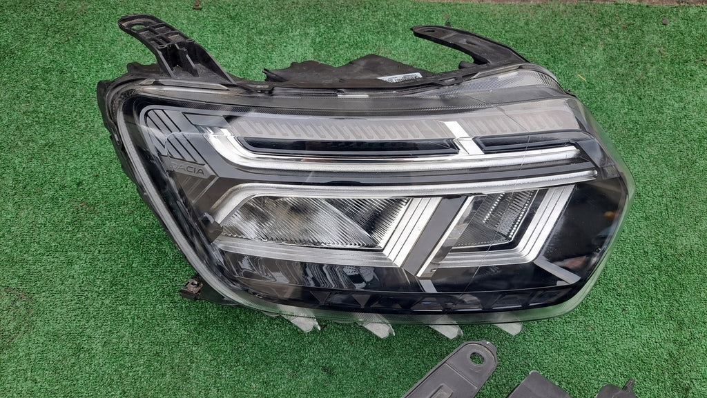 Frontscheinwerfer Dacia Duster 260602287R 260101613R Rechts oder Links